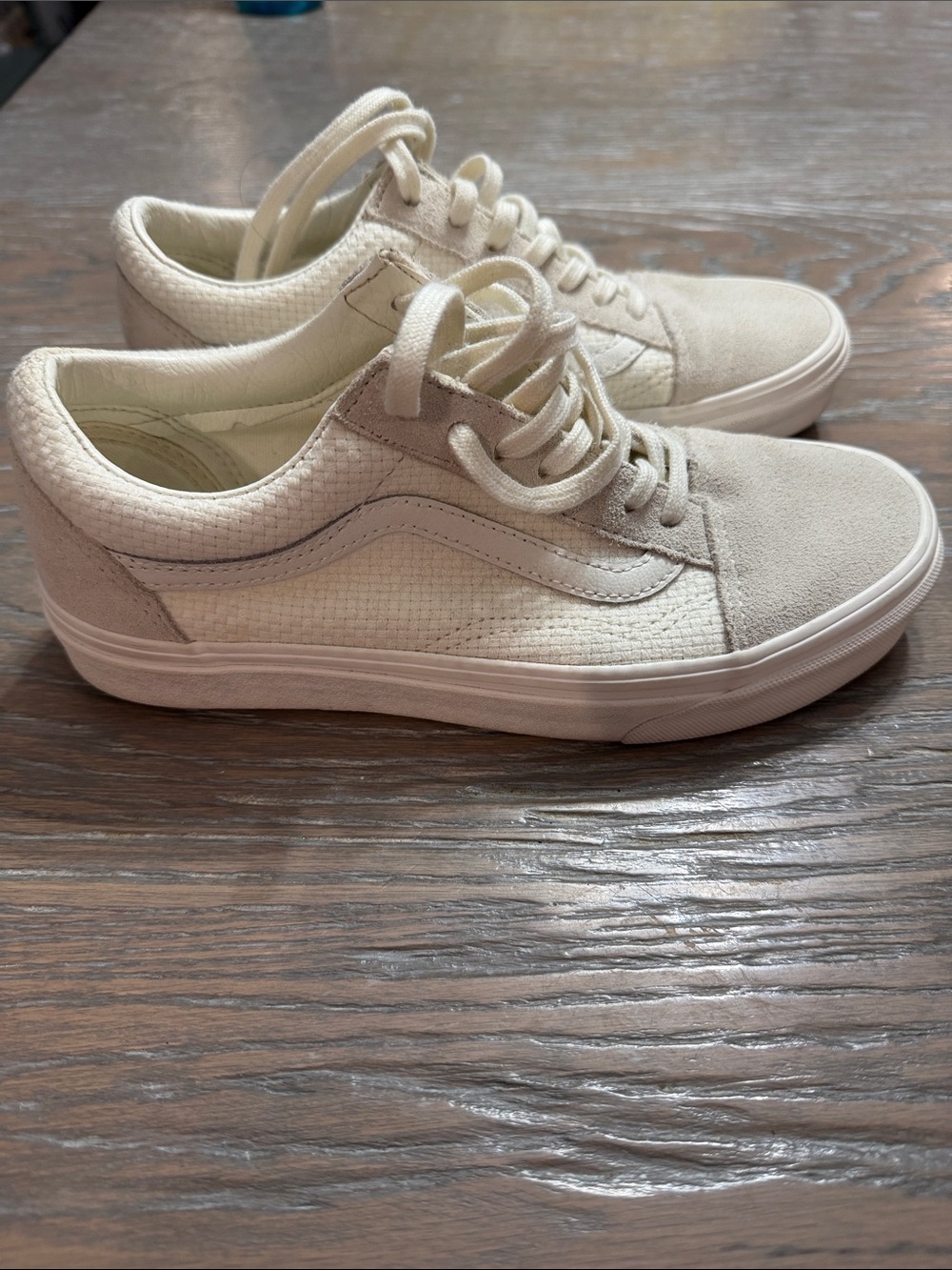 Vans Women's Low-Top Lace-Up Sneakers in Cream/Off-White like new  w7.5 m6